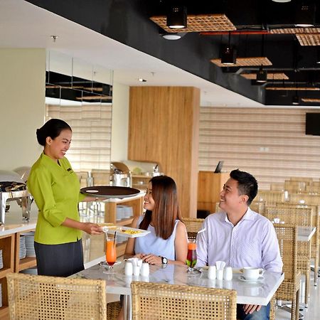 Whiz Prime Hotel Basuki Rahmat Маланг Экстерьер фото