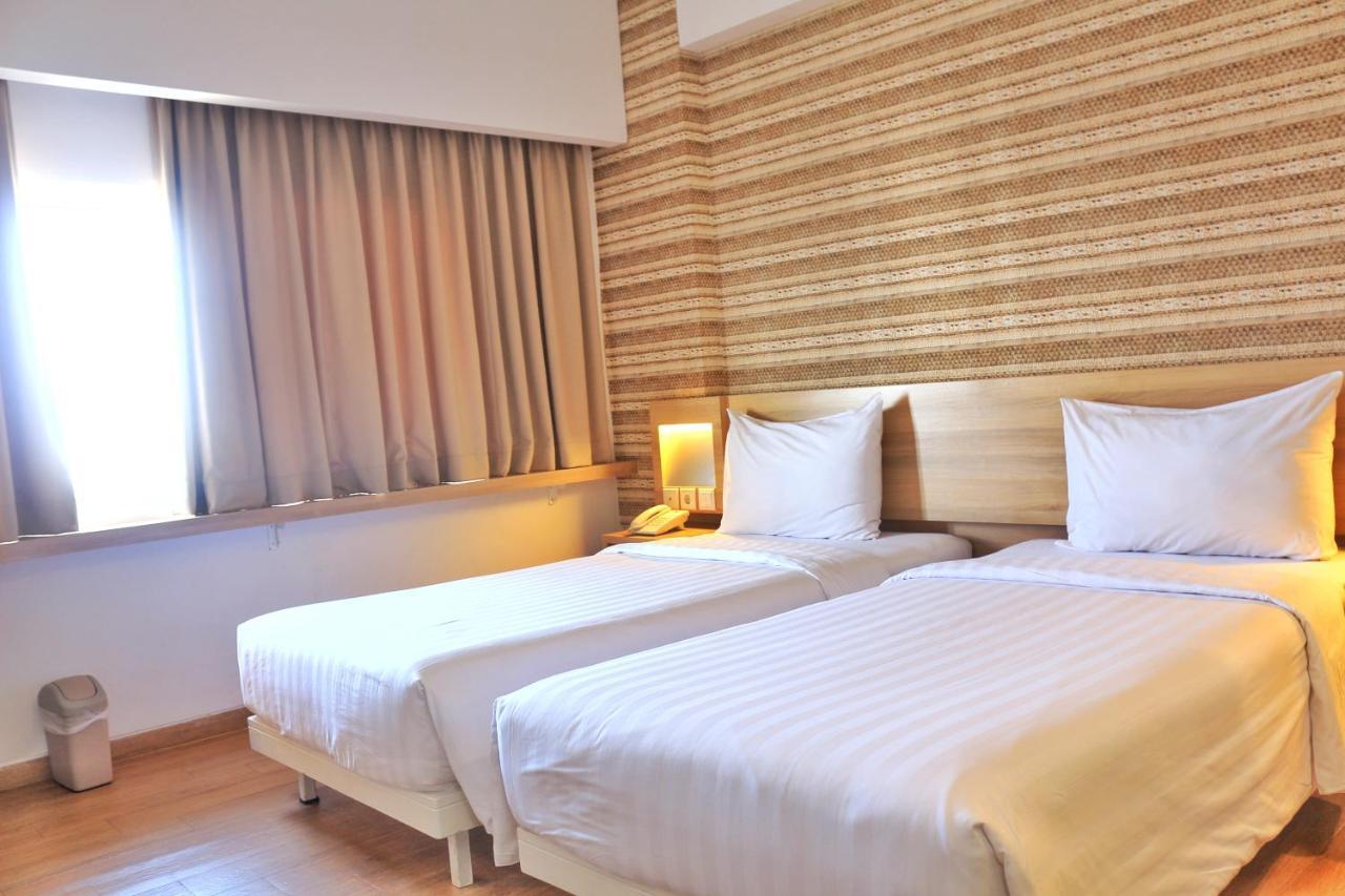 Whiz Prime Hotel Basuki Rahmat Маланг Экстерьер фото