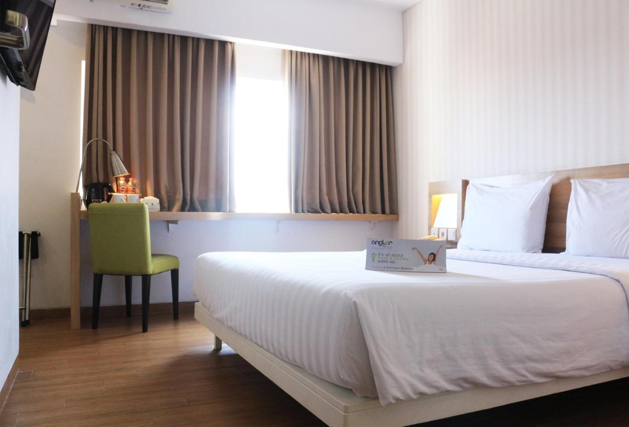 Whiz Prime Hotel Basuki Rahmat Маланг Экстерьер фото
