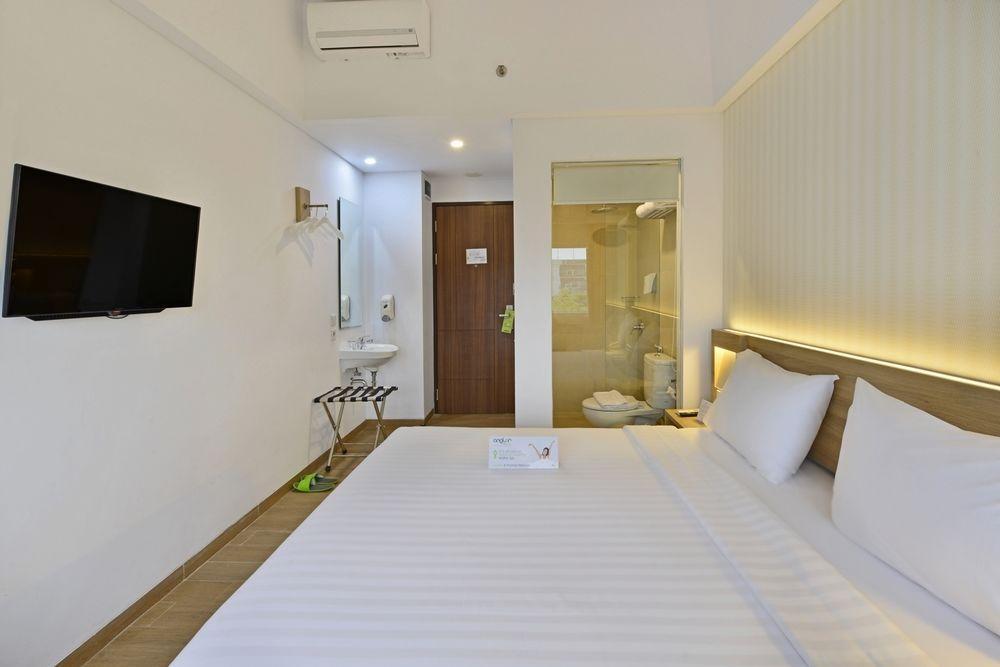 Whiz Prime Hotel Basuki Rahmat Маланг Экстерьер фото