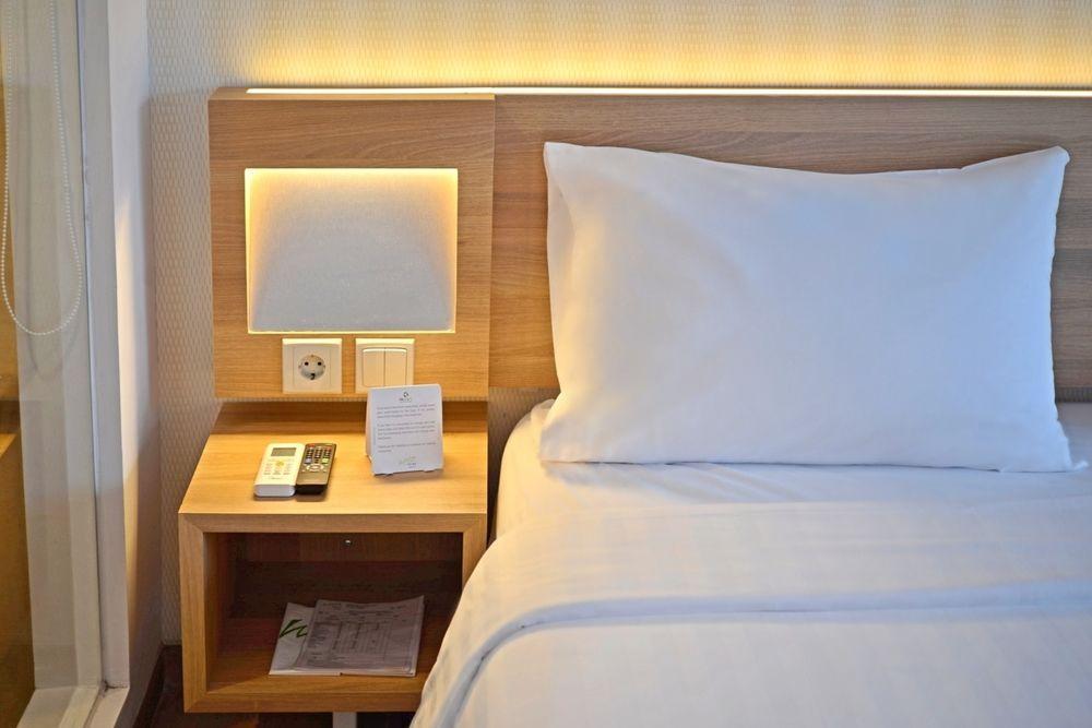 Whiz Prime Hotel Basuki Rahmat Маланг Экстерьер фото