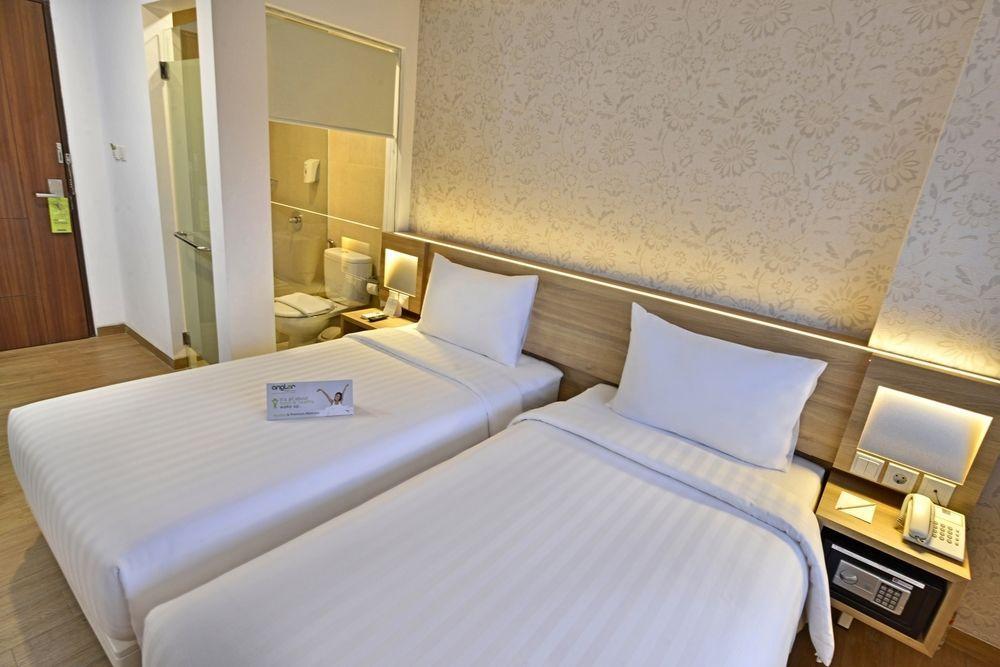 Whiz Prime Hotel Basuki Rahmat Маланг Экстерьер фото