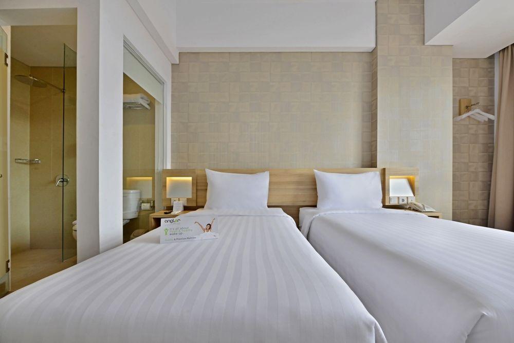 Whiz Prime Hotel Basuki Rahmat Маланг Экстерьер фото