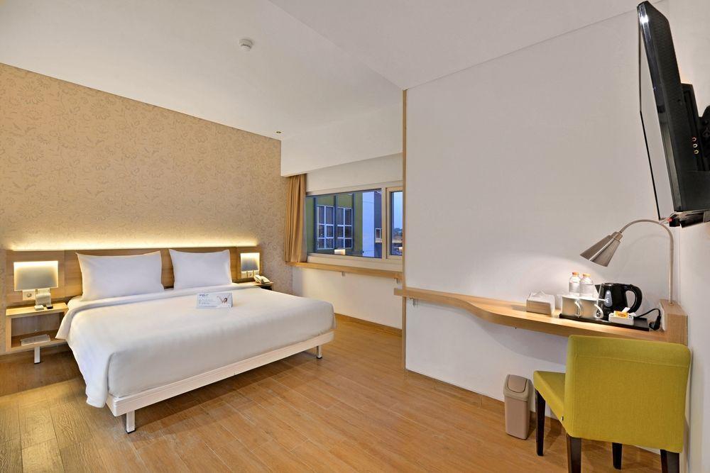 Whiz Prime Hotel Basuki Rahmat Маланг Экстерьер фото