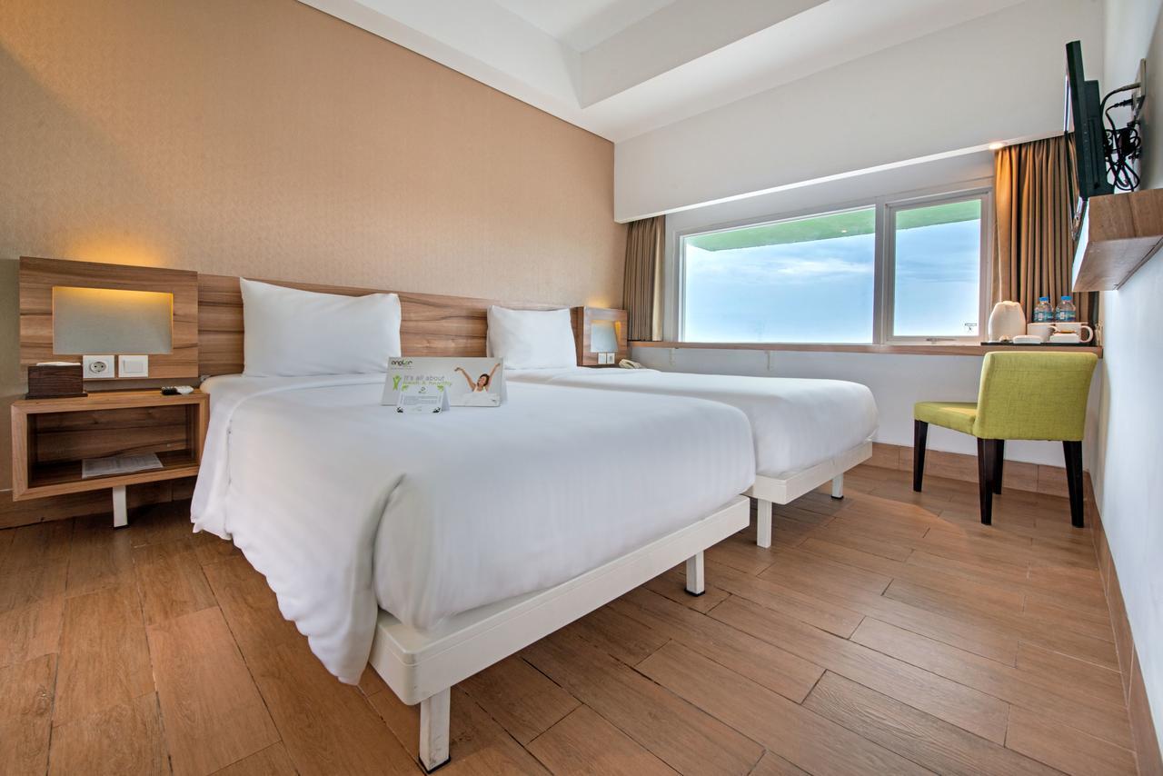 Whiz Prime Hotel Basuki Rahmat Маланг Экстерьер фото