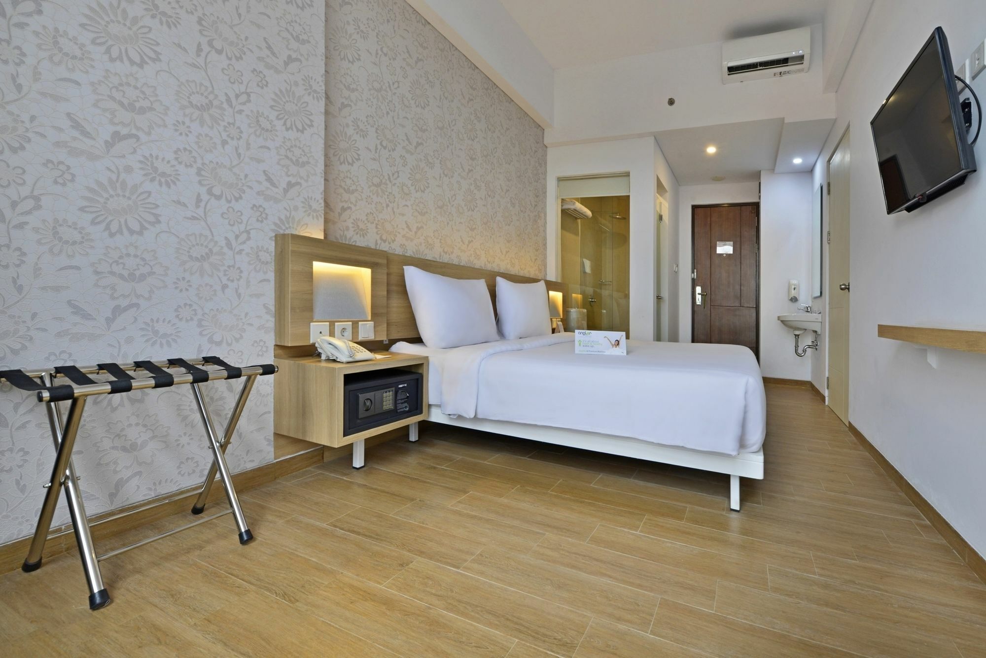 Whiz Prime Hotel Basuki Rahmat Маланг Экстерьер фото